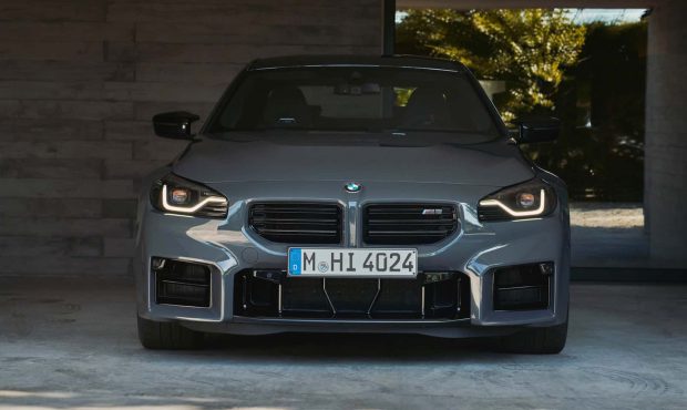 مدل ۲۰۲۵ خودرو BMW M2 با قدرت بیشتر از نسل قبل و رینگ نقره‌ای معرفی شد